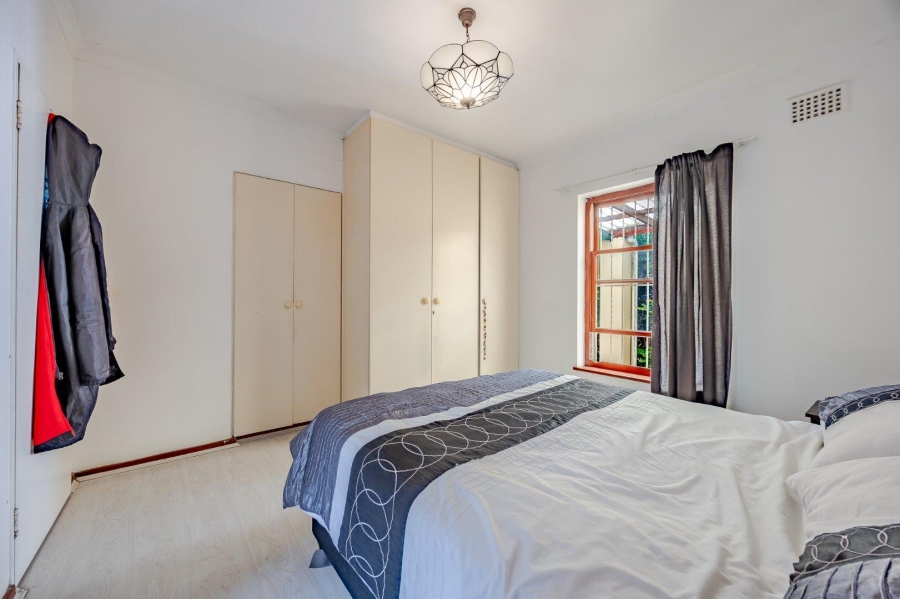 5 Bedroom Property for Sale in Lakeside Western Cape